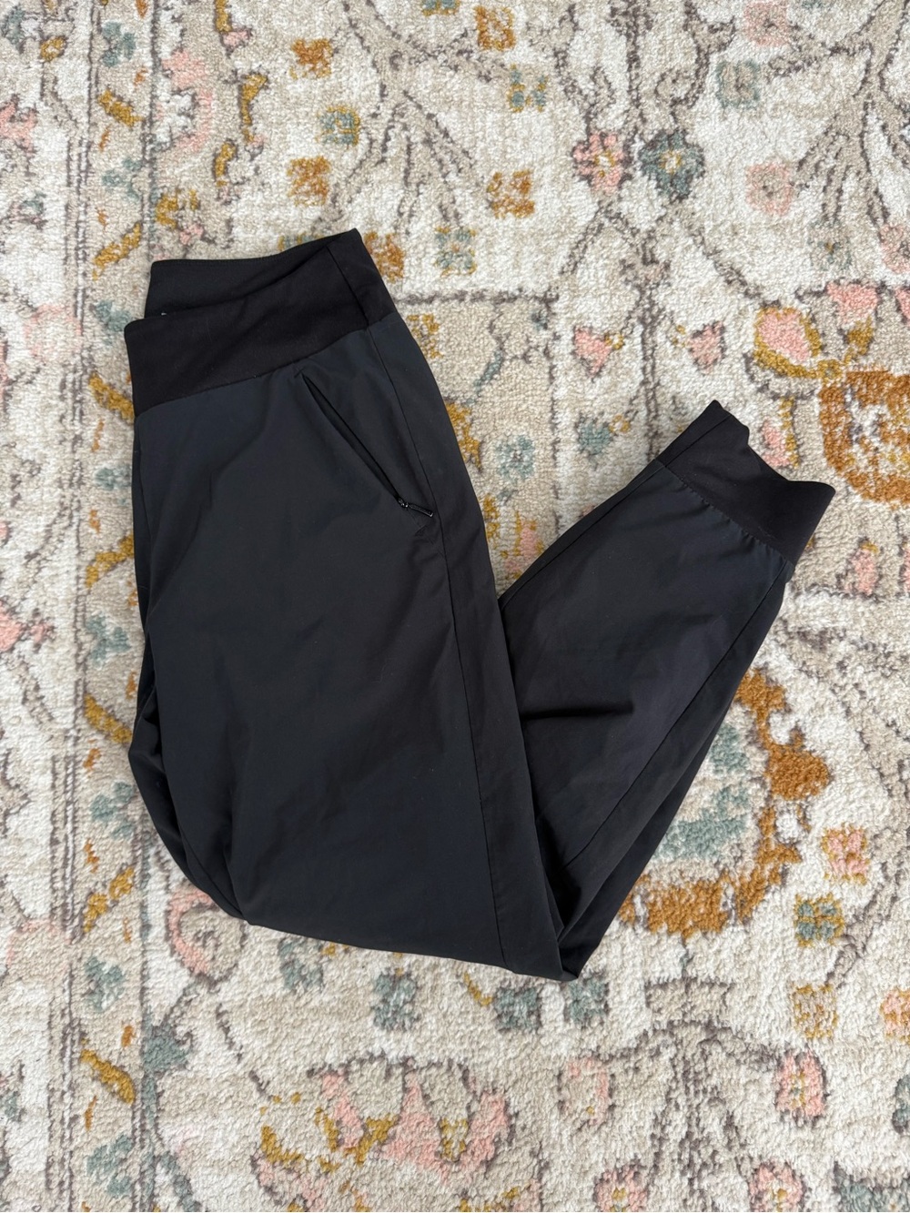 Athleta Soho Jogger Lined Pants Black Cuff Size 6 | Outdoors Winter Athletic
